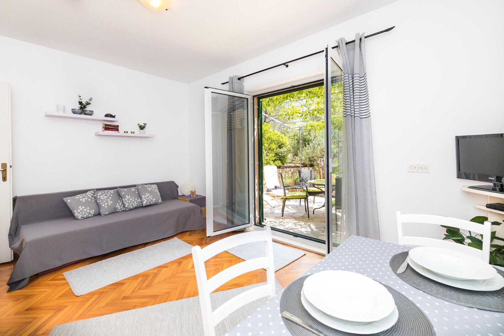 Apartments Seric Vrboska Exterior photo